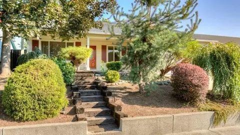630 Clear View Way, Eagle Point, OR 97524 photo 1