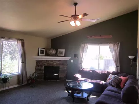 953 Stonewater Dr, Eagle Point, OR 97524 photo 4