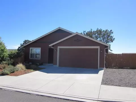 953 Stonewater Dr, Eagle Point, OR 97524 photo 1