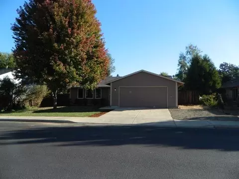 63 Christa Ln, Eagle Point, OR 97524 photo 2