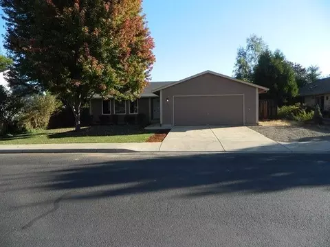 63 Christa Ln, Eagle Point, OR 97524 photo 1
