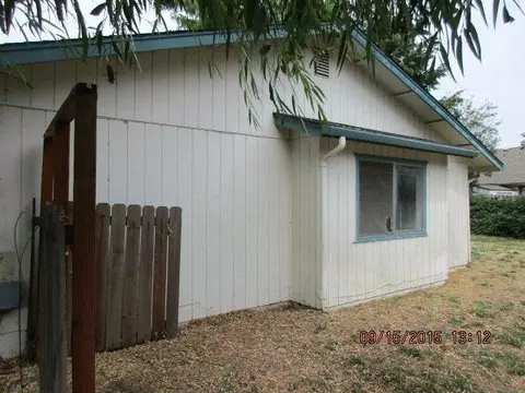 575 Van Wey Cir, Eagle Point, OR 97524 photo 2