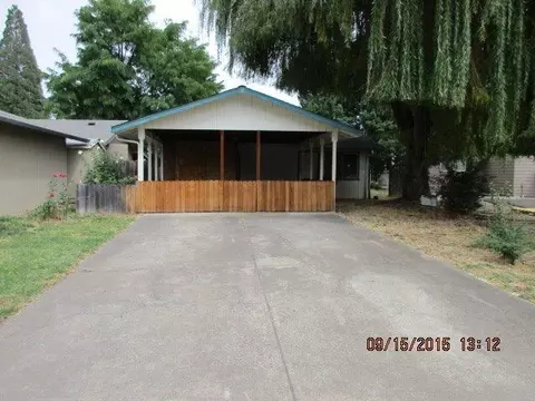 575 Van Wey Cir, Eagle Point, OR 97524 photo 1