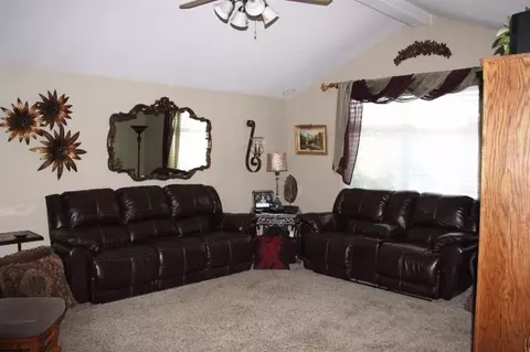 2585 Devonshire Pl, Central Point, OR 97502 photo 2