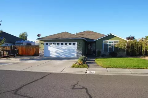 2585 Devonshire Pl, Central Point, OR 97502 photo 1