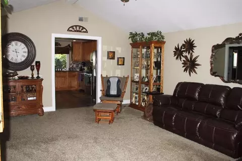 2585 Devonshire Pl, Central Point, OR 97502 photo 5