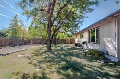 11 Comice Dr, Eagle Point, OR 97524 photo 3