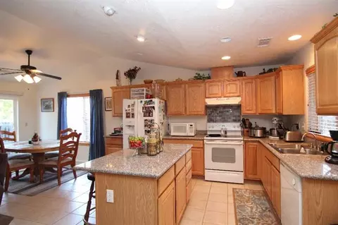 501 E River Rd, Cave Junction, OR 97523 photo 13