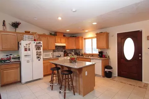 501 E River Rd, Cave Junction, OR 97523 photo 5