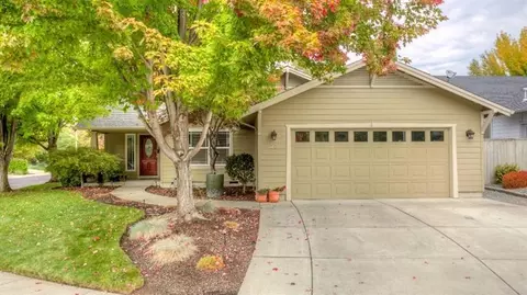 63 Freshwater Dr, Phoenix, OR 97535 photo 2