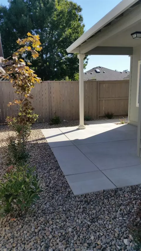 404 Live Oak Loop, Central Point, OR 97502 photo 13
