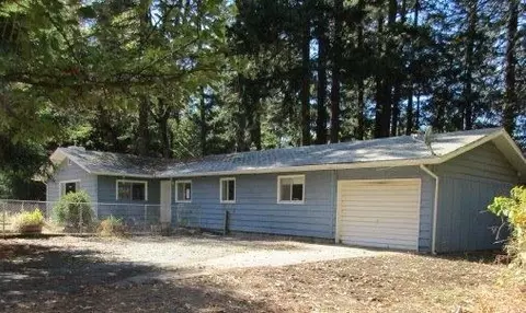 724 N Old Stage Rd, Cave Junction, OR 97523 photo 1