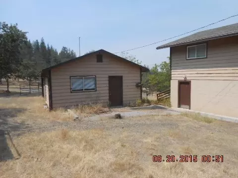 233 Entrada Rd, Eagle Point, OR 97524 photo 2