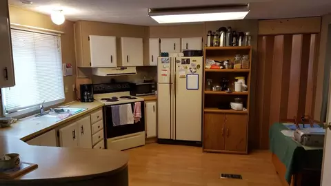 214 Cedar St, Rogue River, OR 97537 photo 2