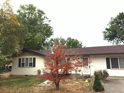 246 Lorraine Ave, Eagle Point, OR 97524 photo 1