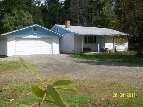 240 E River St, Cave Junction, OR 97523 photo 2