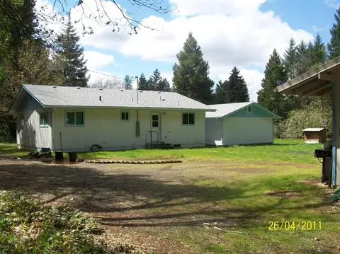 240 E River St, Cave Junction, OR 97523 photo 4