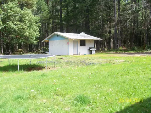 240 E River St, Cave Junction, OR 97523 photo 3