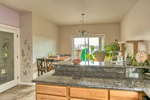 979 Win Way, Eagle Point, OR 97524 photo 11