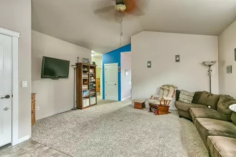 979 Win Way, Eagle Point, OR 97524 photo 6