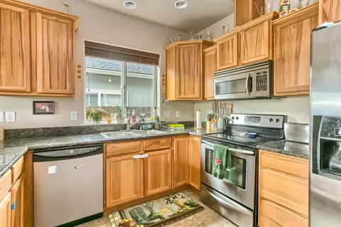 979 Win Way, Eagle Point, OR 97524 photo 10