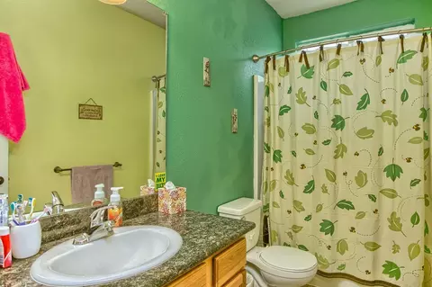 979 Win Way, Eagle Point, OR 97524 photo 13