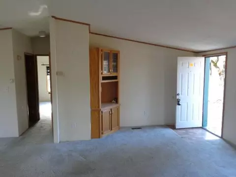 455 Hillandale Cir, Eagle Point, OR 97524 photo 2