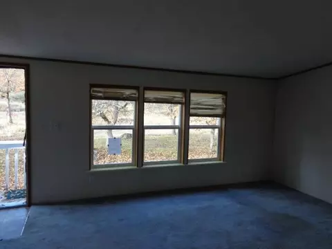 455 Hillandale Cir, Eagle Point, OR 97524 photo 3