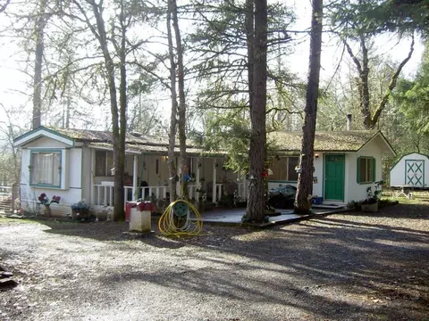 459 Williamson Loop, Grants Pass, OR 97526 photo 2
