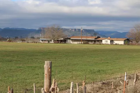 5461 Upton Rd, Central Point, OR 97502 photo 1