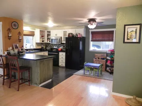 506 5th, Phoenix, OR 97535 photo 7