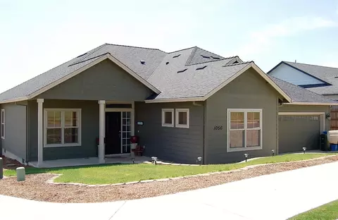 1056 Azure Way, Eagle Point, OR 97524 photo 1