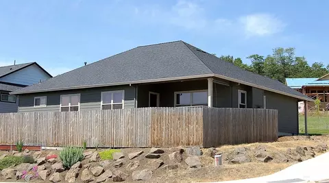 1056 Azure Way, Eagle Point, OR 97524 photo 15