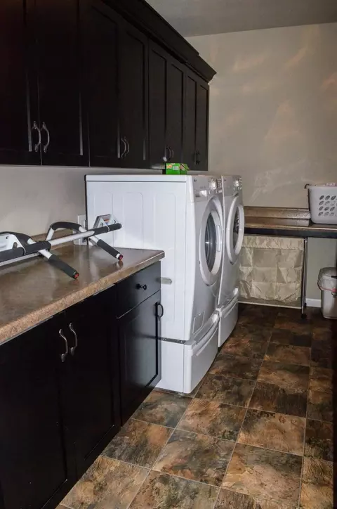 1056 Azure Way, Eagle Point, OR 97524 photo 9
