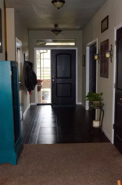 1056 Azure Way, Eagle Point, OR 97524 photo 2