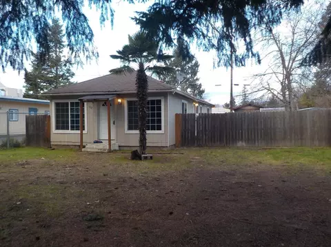 142 Kelso St, Eagle Point, OR 97524 photo 2