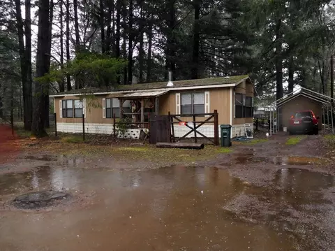 109 S Boundary Ave, Cave Junction, OR 97523 photo 2