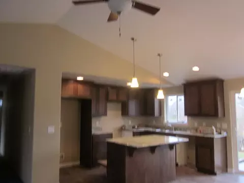 142 Dianne Way, Eagle Point, OR 97524 photo 4