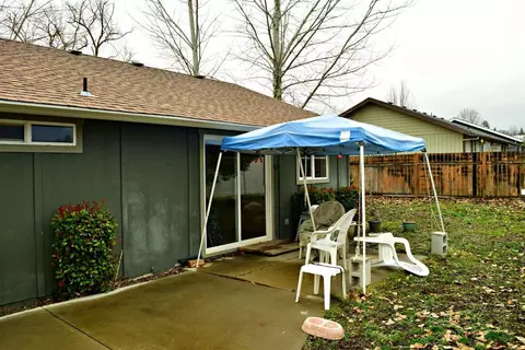 86 Osprey Dr, Eagle Point, OR 97524 photo 4