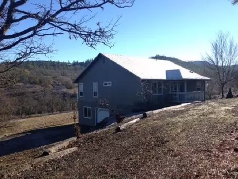 537 Alpine Rd, Eagle Point, OR 97524 photo 1