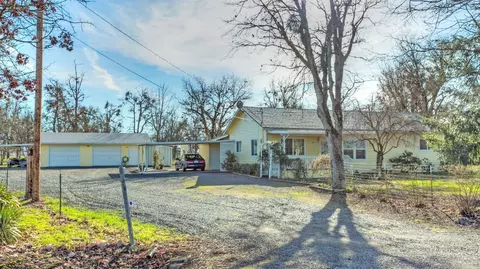 770 E Gregory Rd, Central Point, OR 97502 photo 1