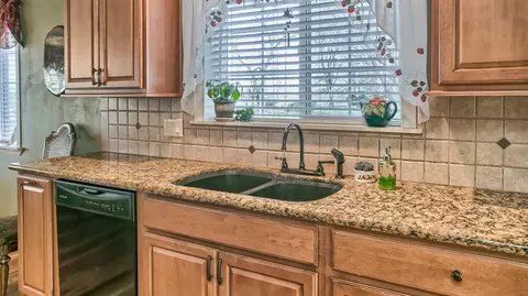 770 E Gregory Rd, Central Point, OR 97502 photo 17