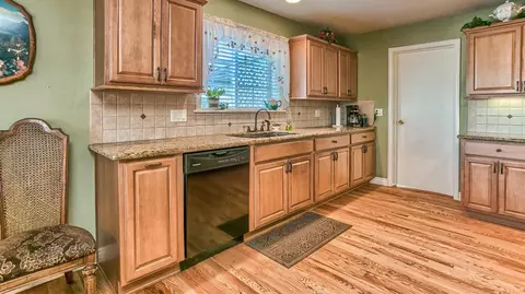 770 E Gregory Rd, Central Point, OR 97502 photo 9