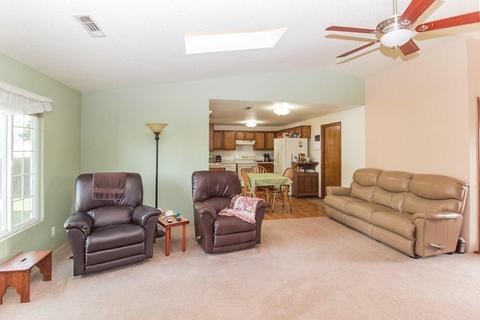 404 Barnum Dr, Phoenix, OR 97535 photo 2