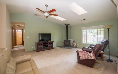 404 Barnum Dr, Phoenix, OR 97535 photo 4