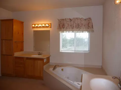 99 Rogue River Dr, Eagle Point, OR 97524 photo 16