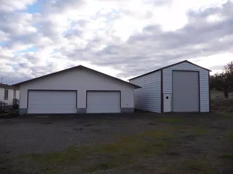 99 Rogue River Dr, Eagle Point, OR 97524 photo 17