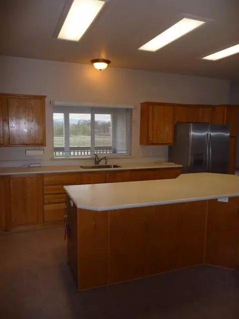 99 Rogue River Dr, Eagle Point, OR 97524 photo 8