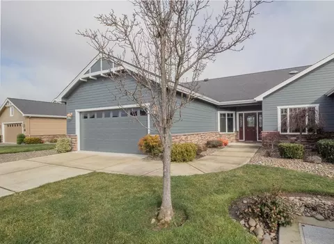 137 Sky Hawk Dr, Eagle Point, OR 97524 photo 1