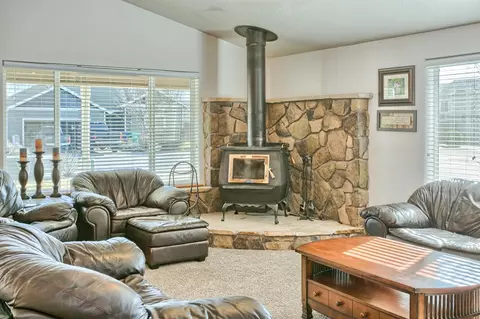 882 Win Way, Eagle Point, OR 97524 photo 10